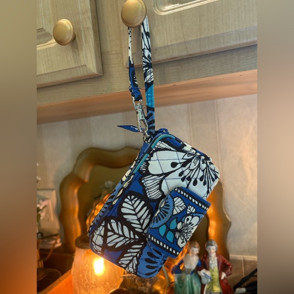 Vera Bradley Blue Bayou Smartphone Wristlet Wallet (retired) - Picture 1 of 12